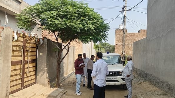 A team arrived to investigate the corruption case.