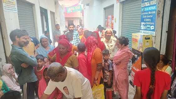 Queues at the depot for oil and sugar