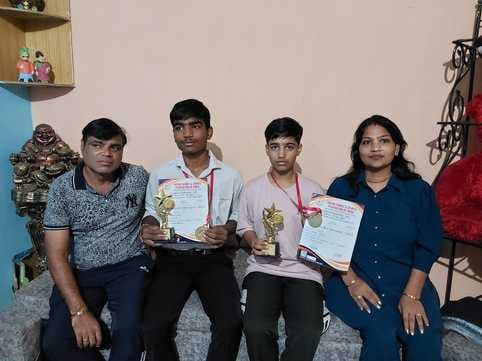 Daksh and Mitra won gold medal in 100 meter race