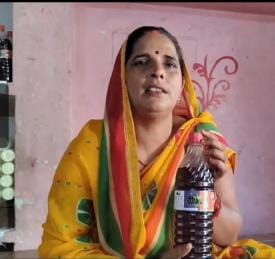 Meera is earning lakhs by making vinegar from berries.