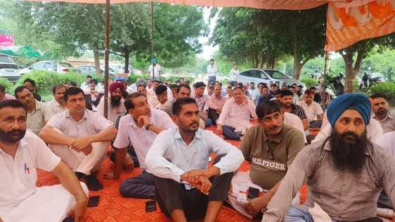 Teachers' Union held a district-level protest