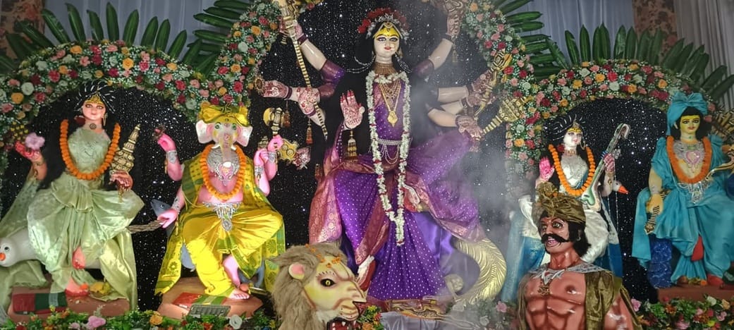 People were delighted after seeing the idols of Mother Bhagwati.