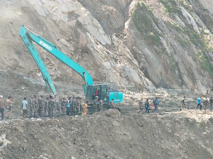 After 32 hours, vehicles passed through Swala, passengers got relief.