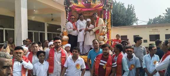 A grand procession of Goddess Bhagwati was taken out with great pomp and show.