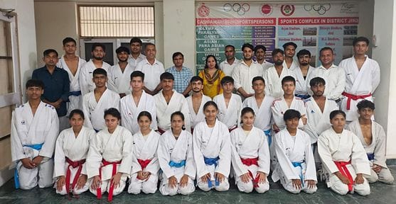 Players from the district won six medals in the state-level sports Mahakumbh Karate.