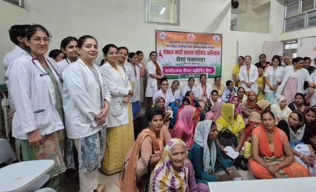 Women learned about cancer symptoms.
