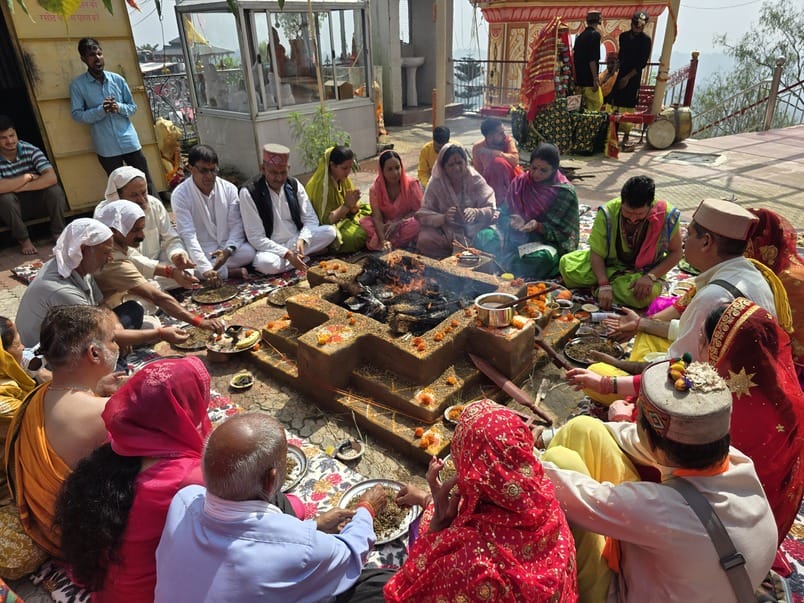 Four thousand devotees bowed their heads on Navami at Avahdevi Mata Temple