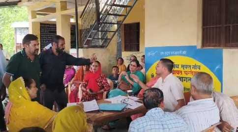 Ruckus in the Gram Sabha over crusher NOC in Pantehra Panchayat, quorum not complete
