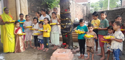 After worshipping Mother Siddhidatri, a feast for girls was arranged.