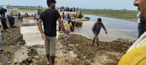 The villagers themselves repaired the approach road for traffic.