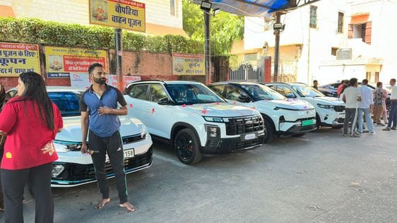 Jaipur News: Massive Surge in Automobile Market This Dussehra, GST Cut Draws Huge Customer Rush