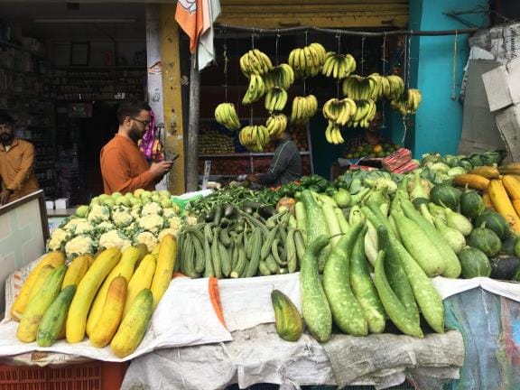 Heavy vehicles are prohibited in the danger zone, and vegetables are reaching the mountains at high prices.