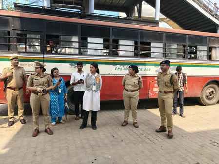22 illegal buses running on the road were seized.