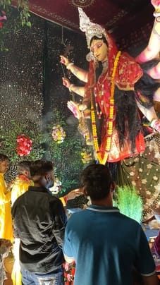Mother Siddhidatri was worshipped, feast was held in temples and pandals.