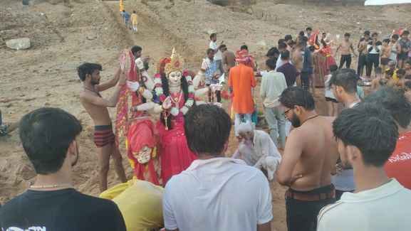 Farewell to the mother with moist eyes, immersion of idols in the ground