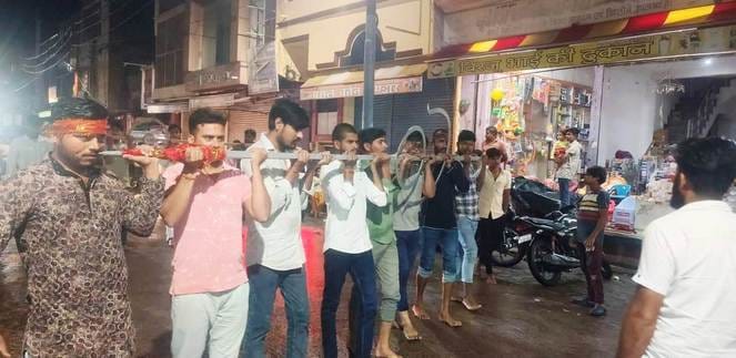 Pierced the cheek with a sword and offered Jaware to temples.