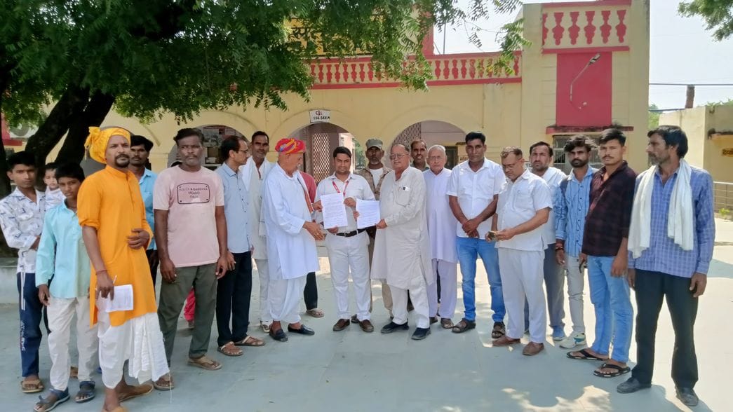Memorandum submitted for stoppage of three express trains at Satnali railway station