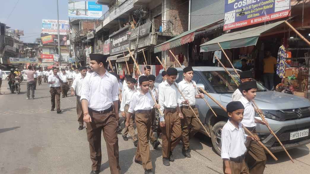On Vijayadashami, the Sangh performed weapon worship and procession in Ghumarwin.