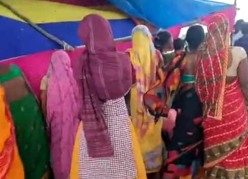 घटनास्थल पर रोते-बिखलते परिजन।