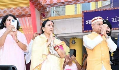 Governor welcomed in traditional style at Bhuntar