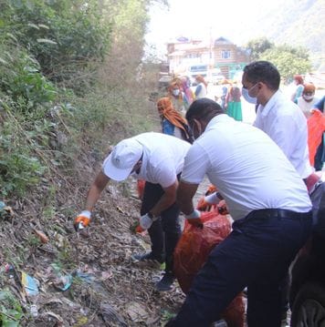 Cleanliness drive launched in Neerath Bazaar, people made aware