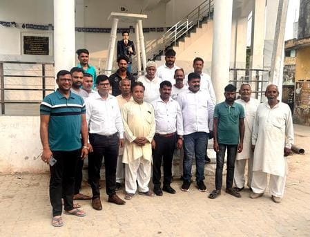 BSP workers did public relations for the Lucknow mega rally.BSP workers did public relations for the Lucknow mega rally.