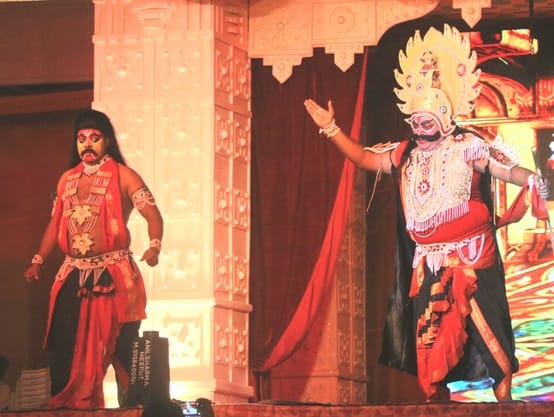 Then Daskanth explained various methods to all the women...