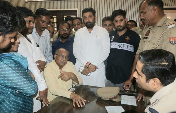 BJP councillors exchanged blows, activists created a ruckus at the police station, and were slapped by police.