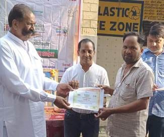 Gandhi Jayanti: Employees and sanitation friends honored