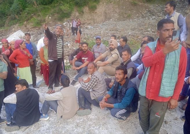 Villagers block road in Pandavashila-Rushad road dispute