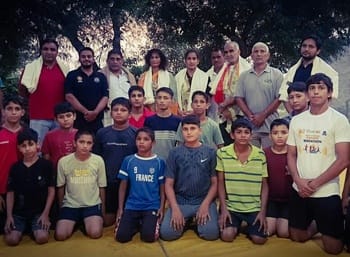 Radhika was welcomed after returning from the World Championship.