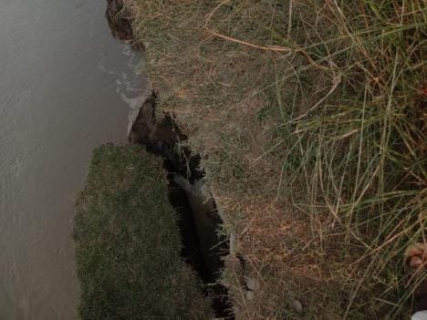 Danger: The eroding Saryu river reaches close to Mohan Setu