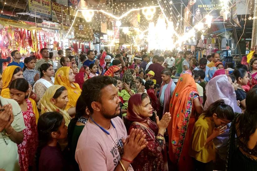 Worshiped Mother Siddhidatri and worshipped girls.