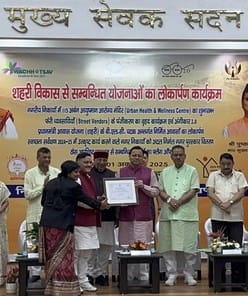 Mayor and Municipal Commissioner honored for administering oath to 1.40 lakh people