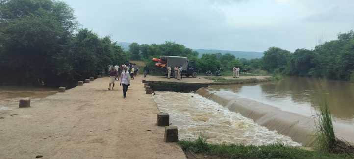 A man went missing while bathing in the Tamsa River; SDRF and police teams are searching for him.