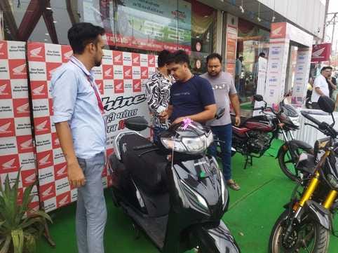 Automobile dealers expect good business on Dussehra
