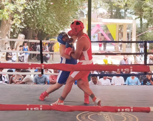 District level under-19 category sports competitions are going on in Rampur.