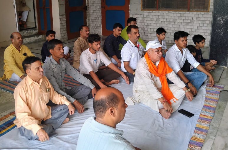 VHP and Bajrang Dal workers performed arms worship.