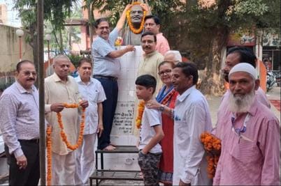 Tributes paid to the Father of the Nation and Lal Bahadur Shastri