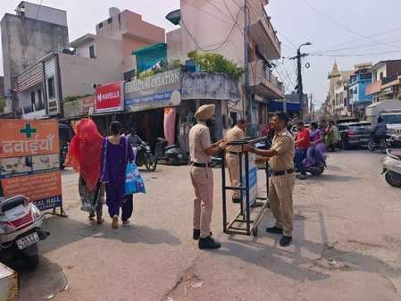 If there is a jam in the cloth market, there will be a challan, barricades will be put up.