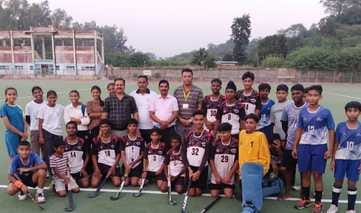 The team of Bal School Una won the hockey title