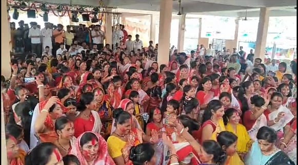 Celebrating Sindoor Utsav, the idol of Goddess Durga was immersed.