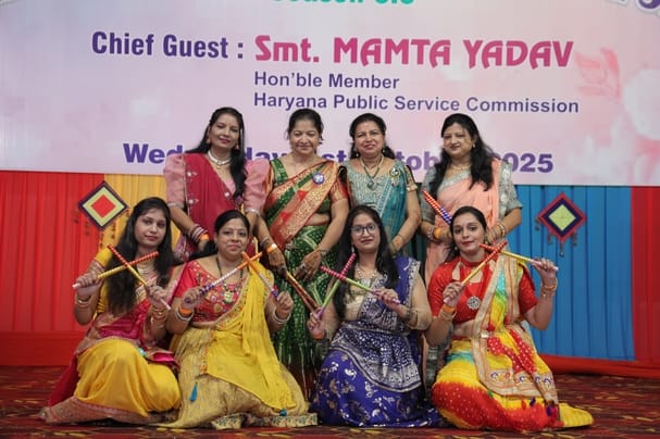 People danced enthusiastically in the Navratri Dandiya Festival.