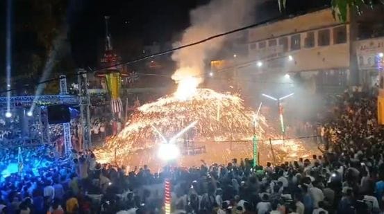 Ravana, the symbol of evil, was burnt to ashes.