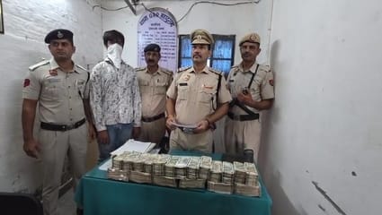 80 lakh rupees recovered from a youth on a train in Bahadurgarh, suspected to be hawala money