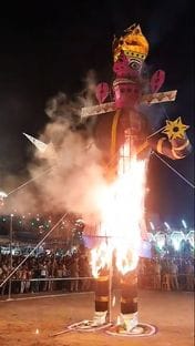 Chanting of Lord Ram's name resounded at Gandhi Ground, Ravana was burnt amidst fireworks.