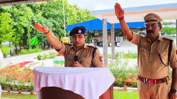 Paid homage to great men and took an oath to work for the upliftment of the weaker sections.