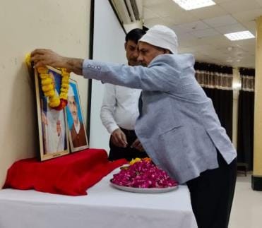 Bhajans resounded in the court on Gandhi-Shastri Jayanti.