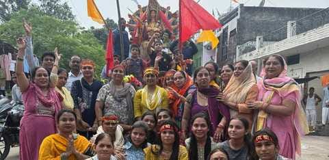 Devotees took out a procession for the immersion of Maa Durga.