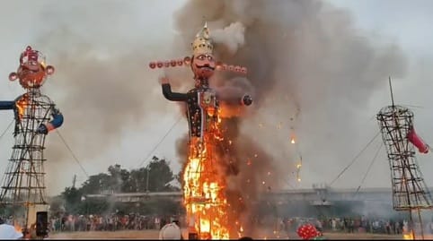 Dussehra was celebrated with great enthusiasm, Ravana's clan was destroyed with the push of a remote button.